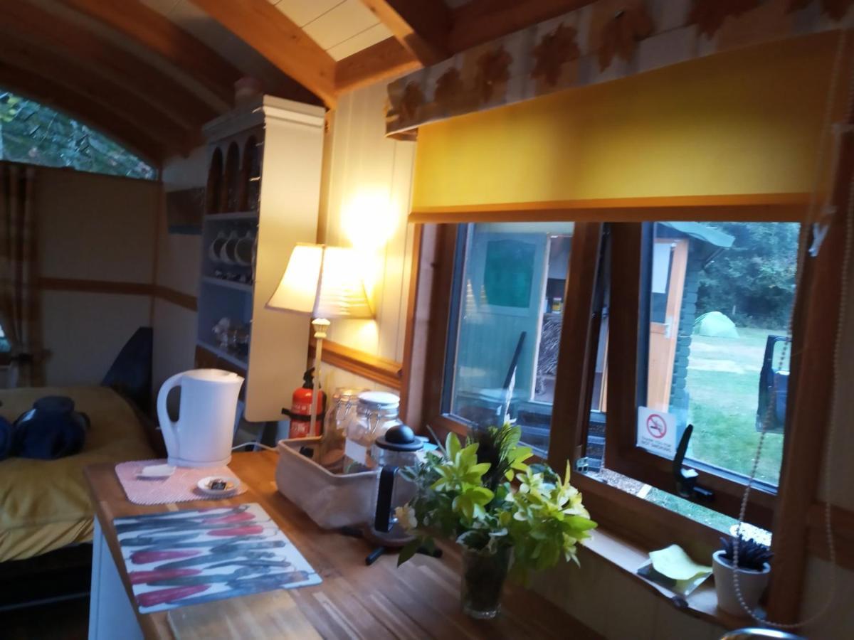 Glamping Malvern Shepherd Hut Exteriör bild