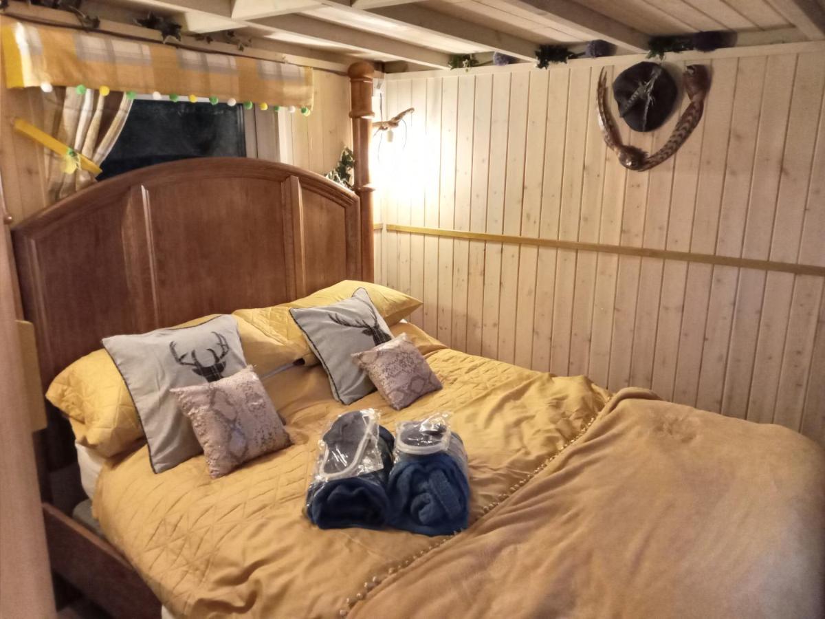 Glamping Malvern Shepherd Hut Exteriör bild