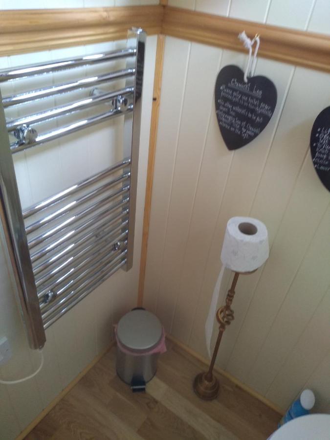 Glamping Malvern Shepherd Hut Exteriör bild