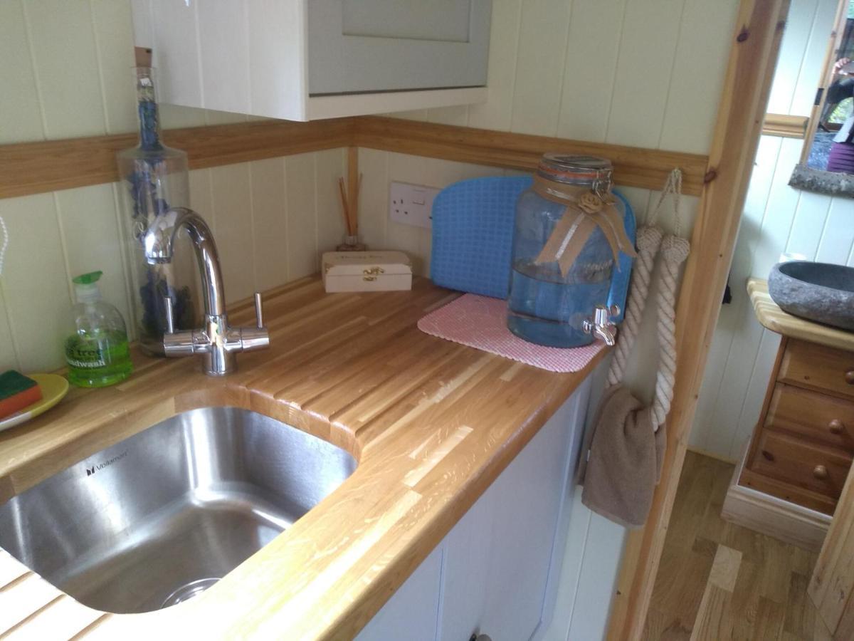 Glamping Malvern Shepherd Hut Exteriör bild