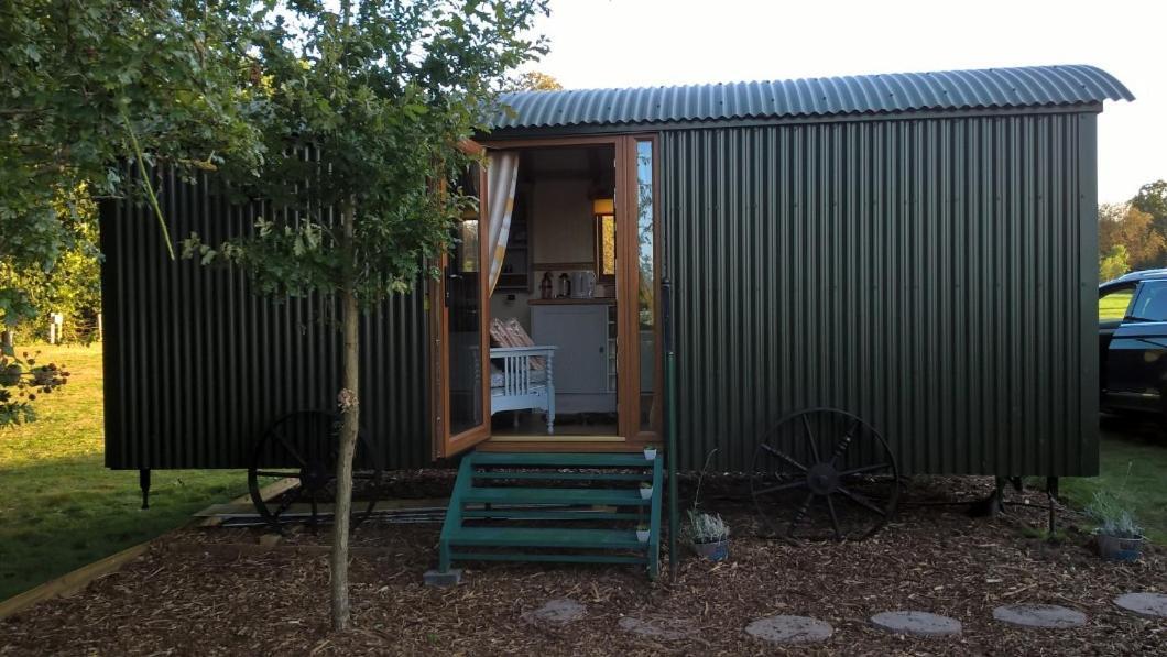 Glamping Malvern Shepherd Hut Exteriör bild